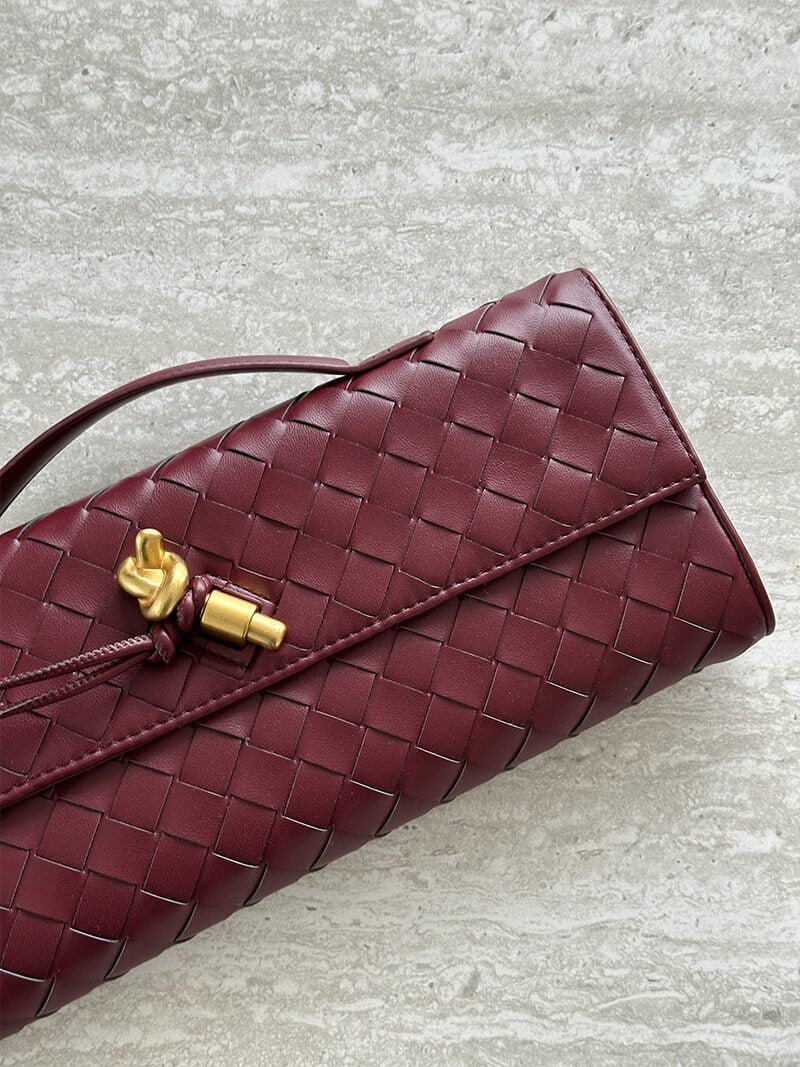 Elegant tote bag with a modern flair