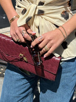 Elegant tote bag with a modern flair