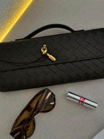 Elegant tote bag with a modern flair