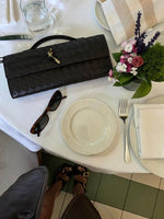 Elegant tote bag with a modern flair