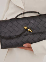 Elegant tote bag with a modern flair