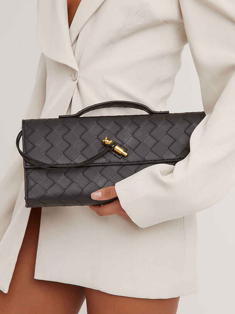 Elegant tote bag with a modern flair