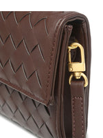 Elegant tote bag with a modern flair