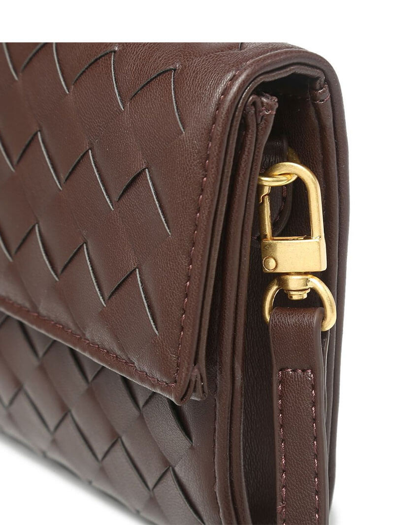 Elegant tote bag with a modern flair