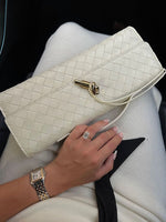 Elegant tote bag with a modern flair
