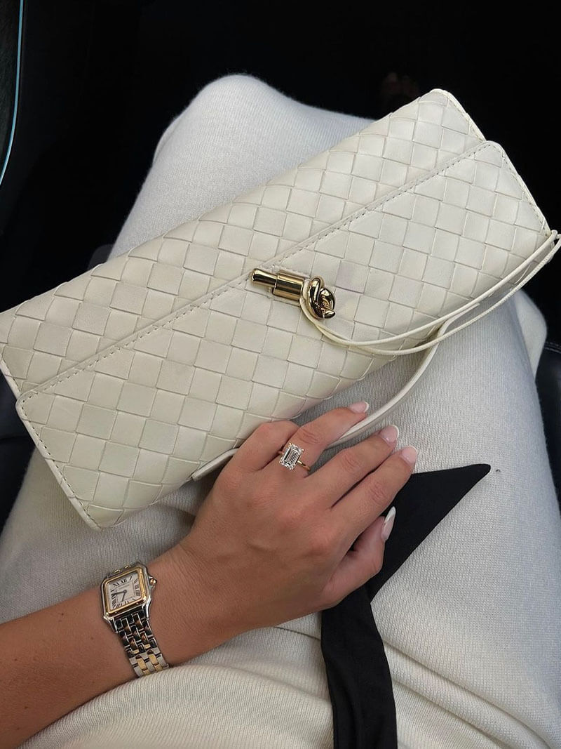 Elegant tote bag with a modern flair