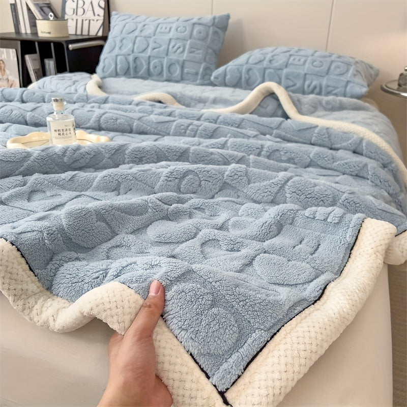 Cozy Fleece Blanket with Reversible Design – Elegant and Versatile