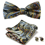 Elegantes Set mit stilvollen Fliegen und Accessoires