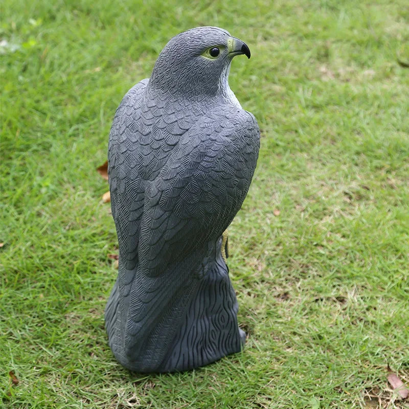 Naturgetreue Adlerattrappe zur Vogelabwehr für den Garten