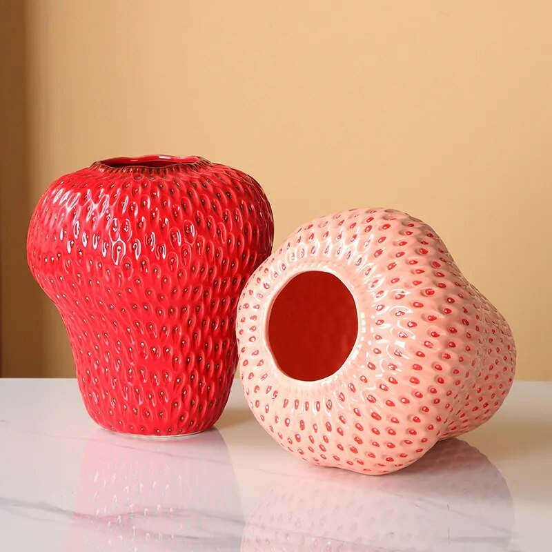 Verspielte Erdbeer-Keramikvase – Charmante Wohnaccessoires