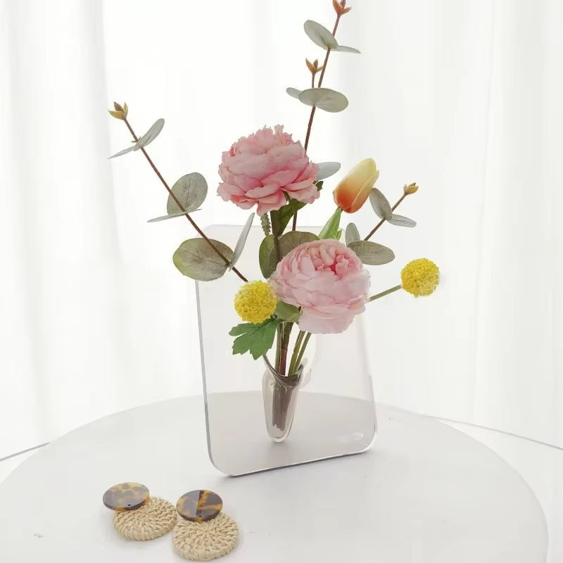 Vase mit integriertem Rohrdesign – Kristallfluss