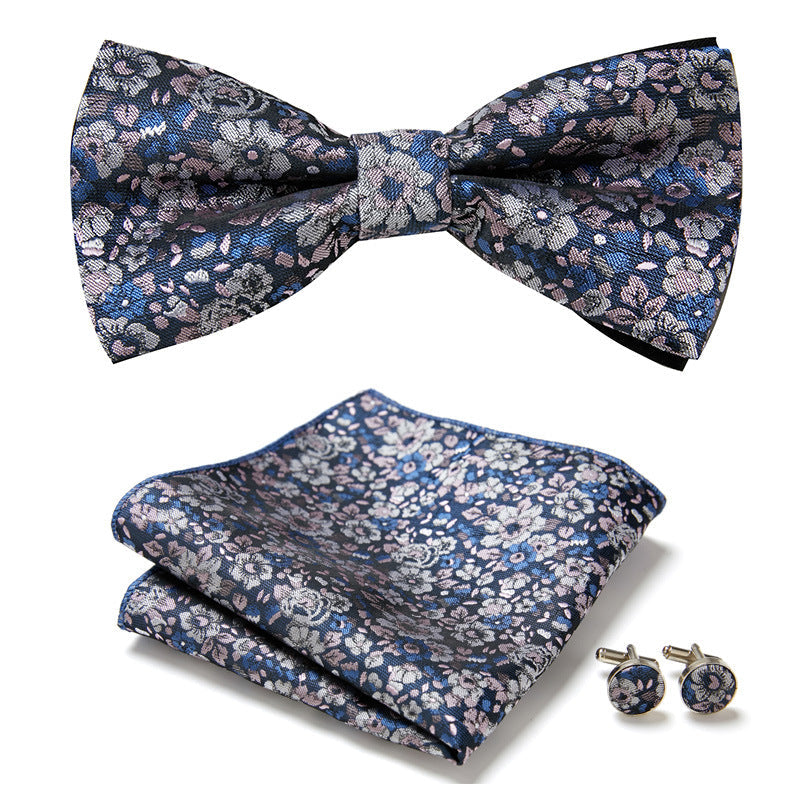 Elegantes Set mit stilvollen Fliegen und Accessoires