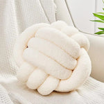 Runder, dekorativer Teddyball aus 100% Wolle – weiches Kissen