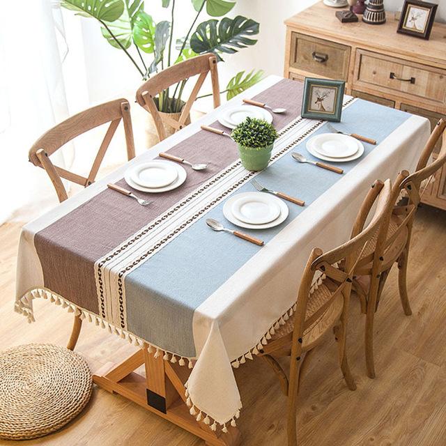 Gestreifte Tischdecke aus Leinen mit Quasten