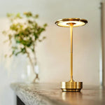 Moderne Tischlampe mit USB-Ladefunktion und Touch-Steuerung