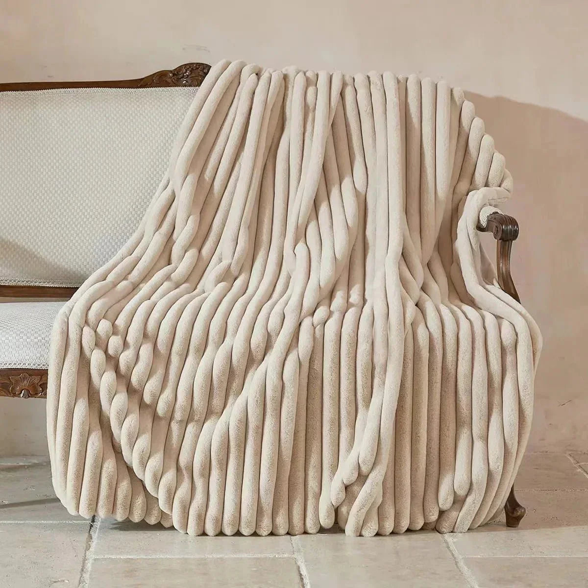Doppellagige Plüschdecke aus Kunstfell für warme Winternächte