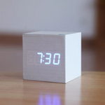 Elegante Digitale Holz-Uhr mit LED-Anzeige