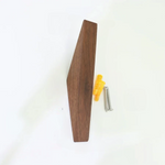 Holzkleiderhaken und dekorativer Mantelhalter