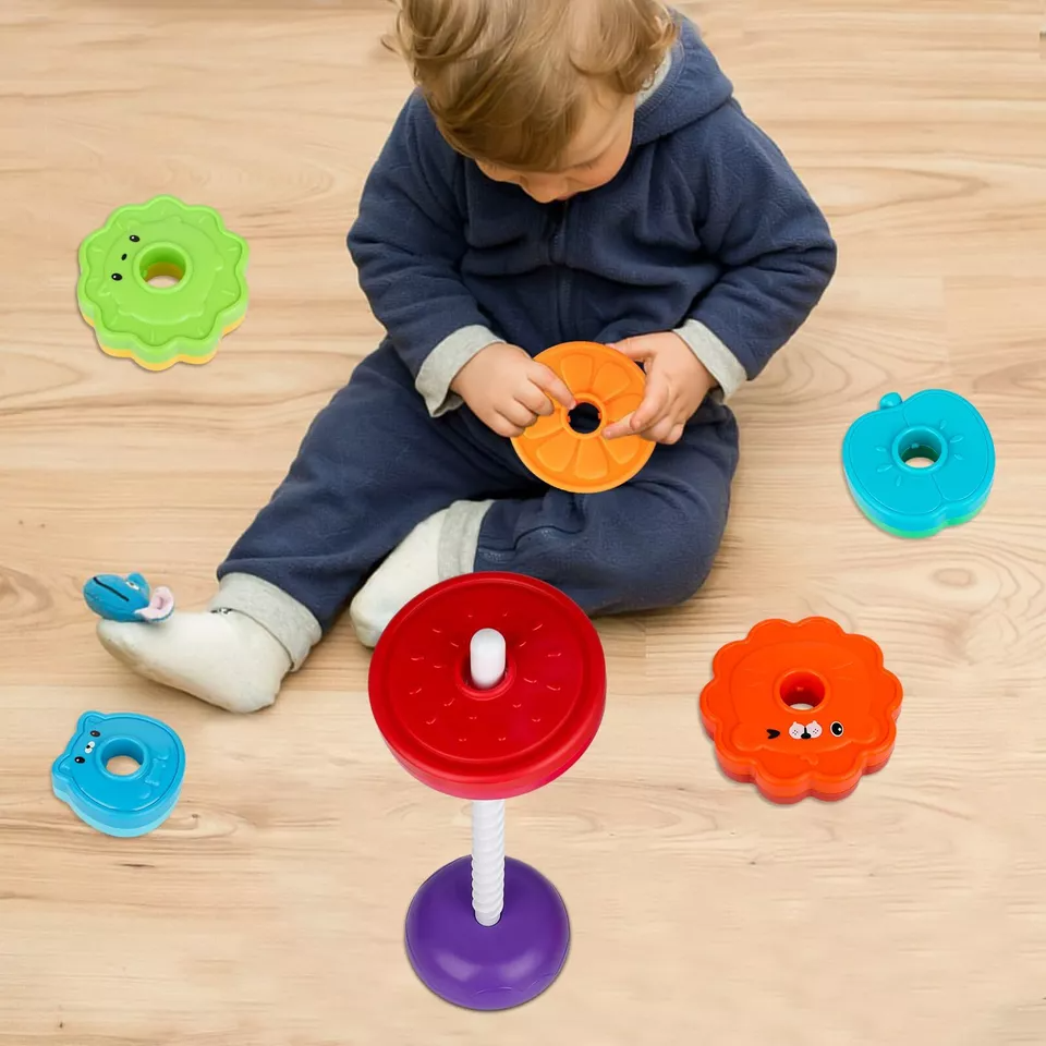 Bunter Stapelturm für kreativen Spielspaß