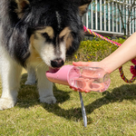 Praktische Trinkflasche für Hunde mit Snack- und Kotbeutelhalter