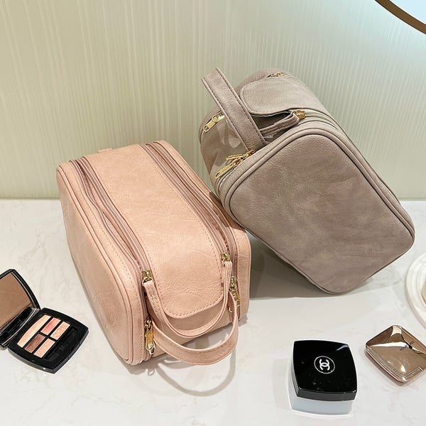 Cosmetic bag with practical compartment division – High capacity