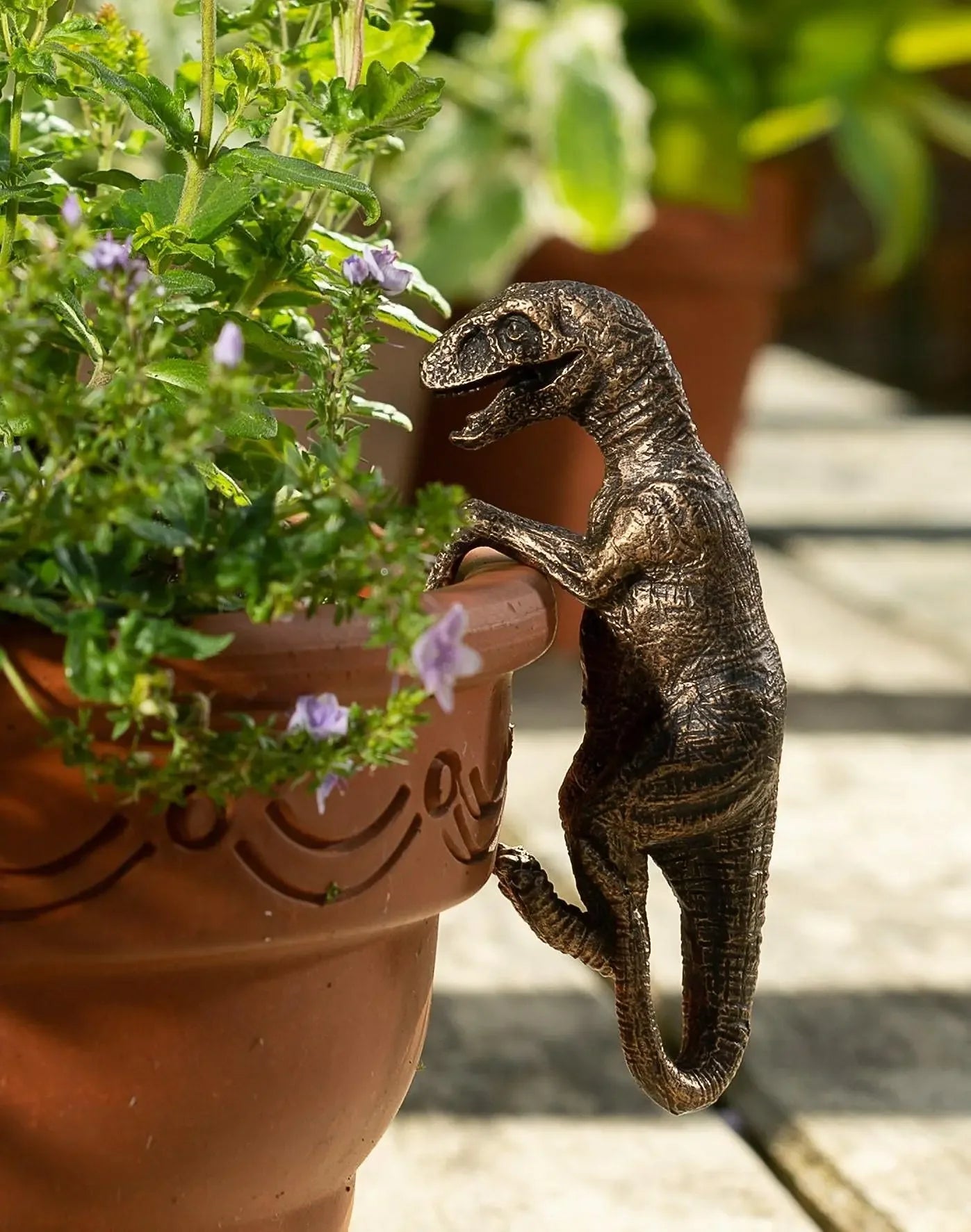 Fantastische Dinosaurier Blumentopf Dekoration | Handgemalt | Wetterfest für Innen und Außen