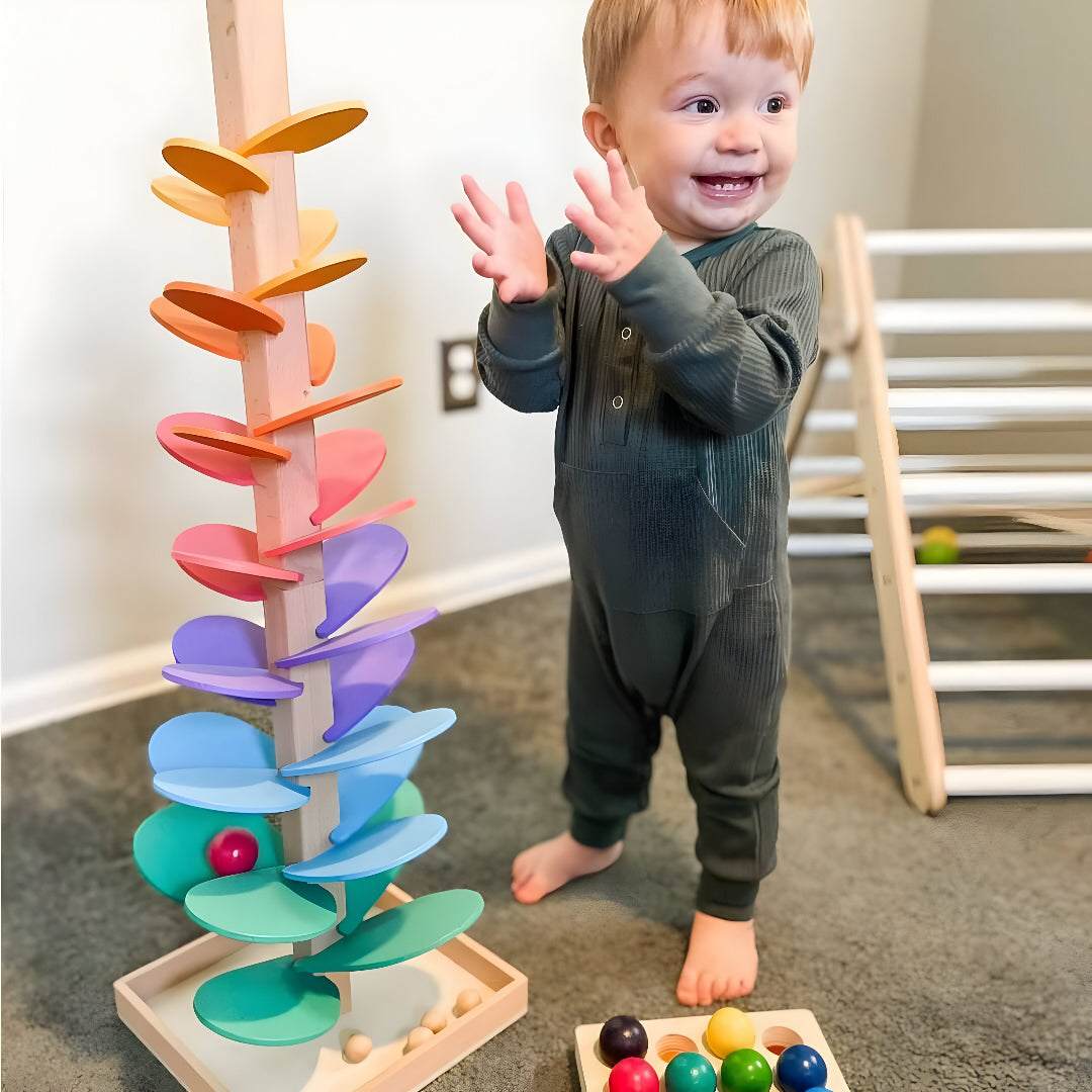 Bunte Holzbahn für Kinder – Spielerisches Lernen mit Spaß