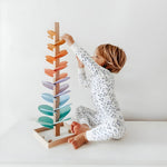 Bunte Holzbahn für Kinder – Spielerisches Lernen mit Spaß