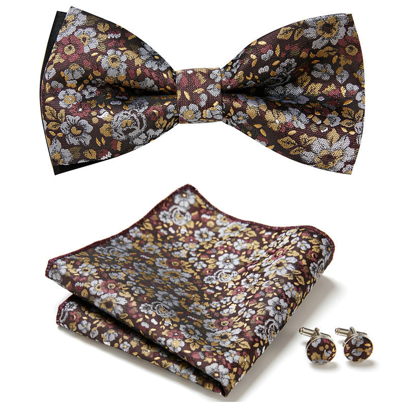 Elegantes Set mit stilvollen Fliegen und Accessoires