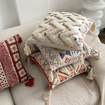 Boho-inspirierter Wurfkissenbezug mit Quasten