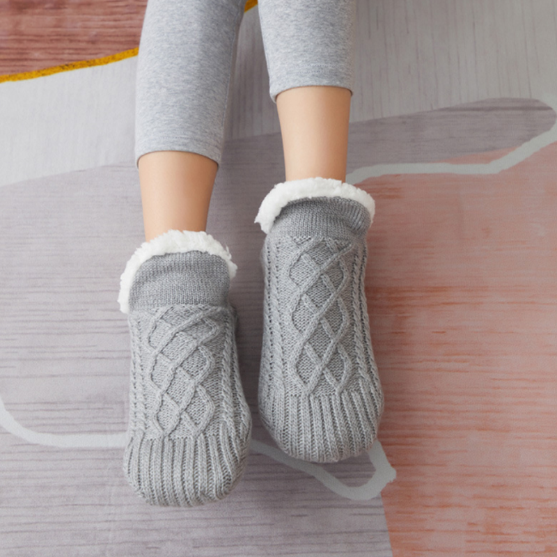 Gemütliche Fuzzy-Socken für warme Füße im Winter