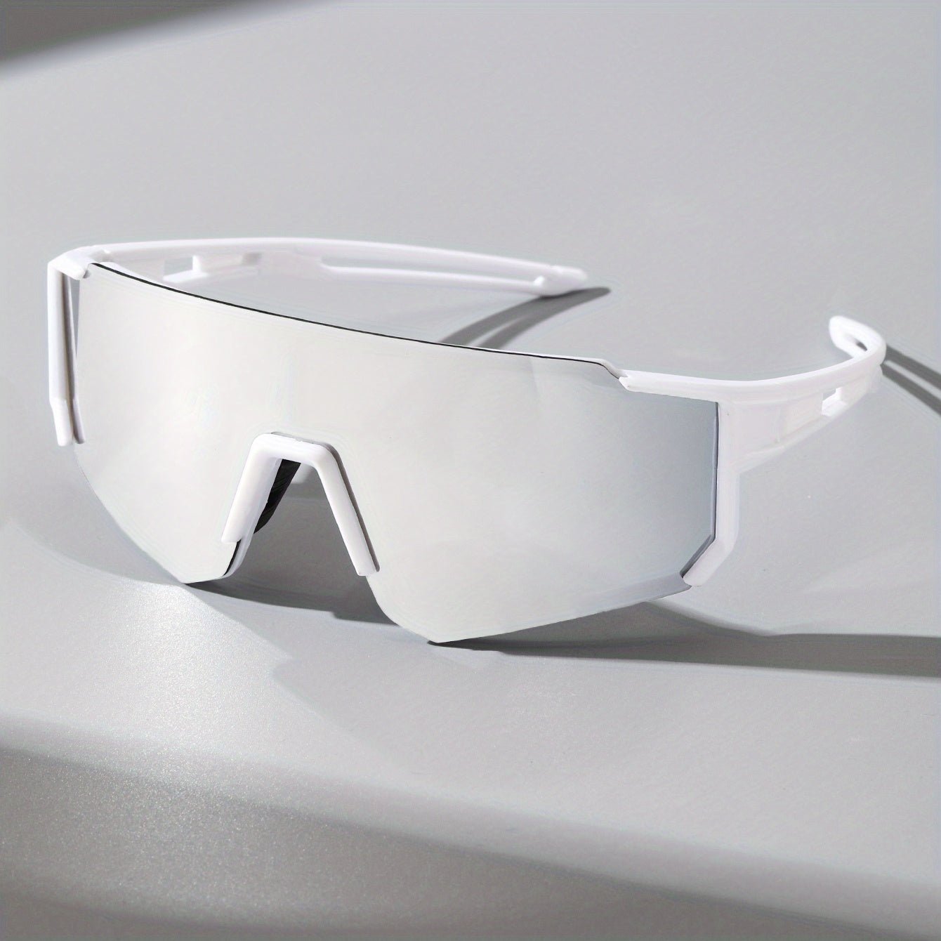 Aktive Sonnenbrille mit UV-Schutz für Sportbegeisterte