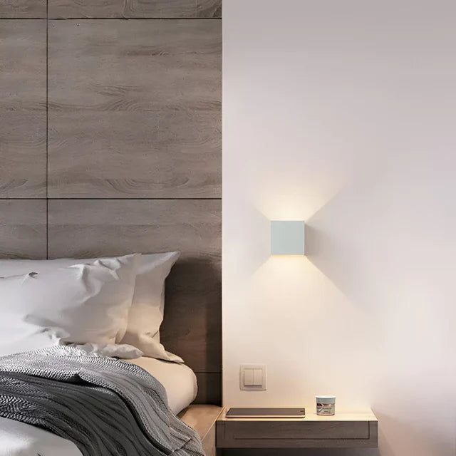 Elegante kabellose Wandlampe mit Sensor und aufladbarem Akku für stilvolle Räume