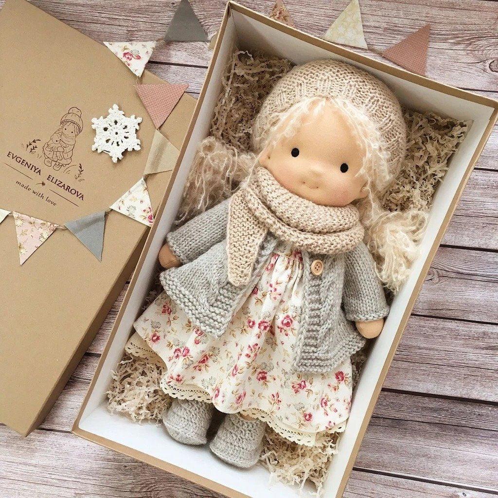 Harmonie | Handgefertigte Waldorf Kuschelpuppe – Lila