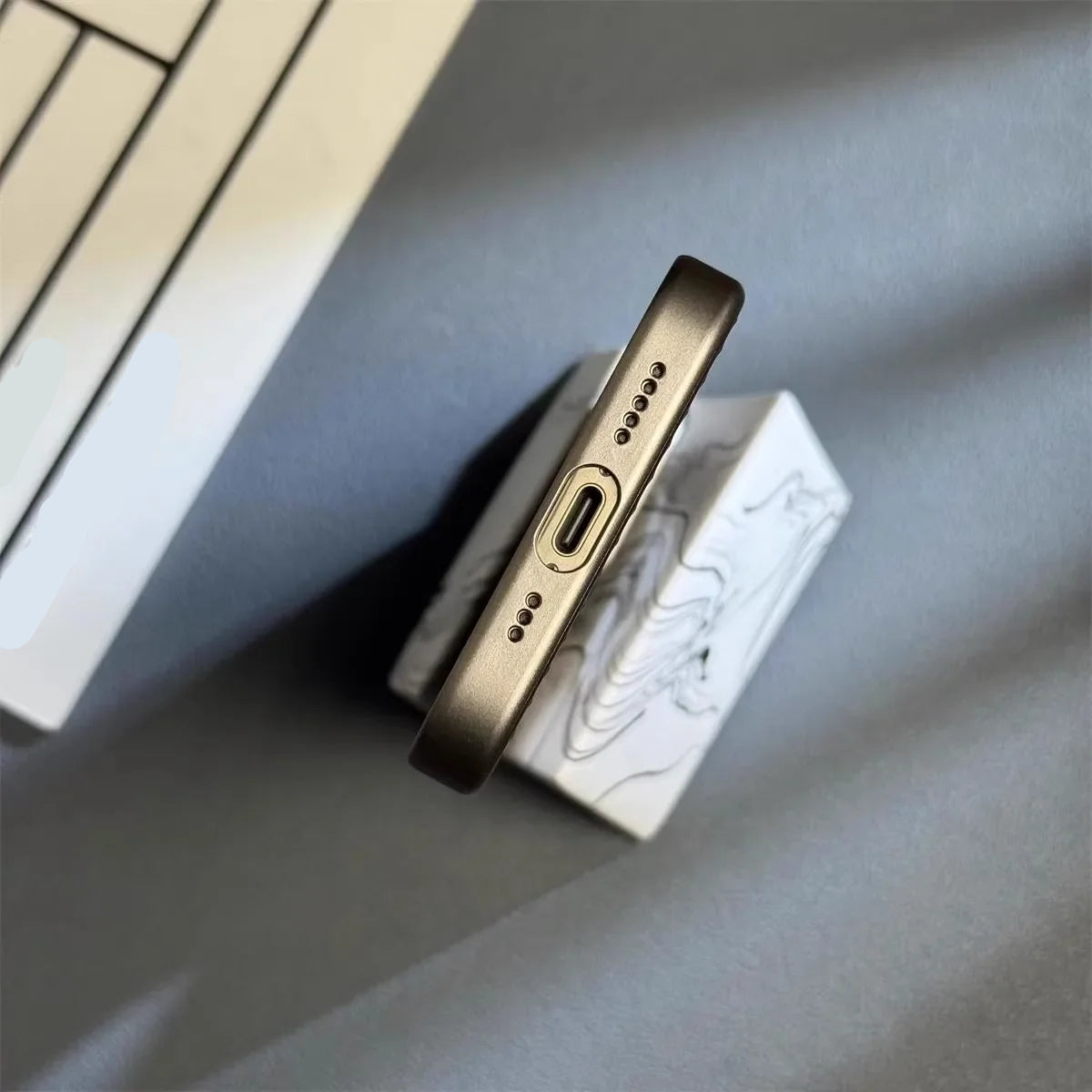 Robust Smartphone Case with Military-Grade Protection and Slim Design