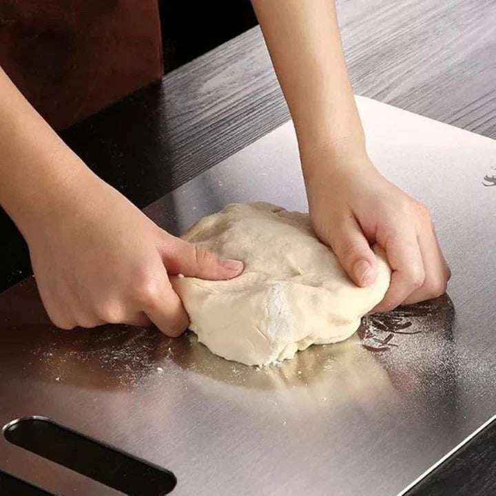 Robuste Schneidebrett aus Titan – Hygienisch und Platzsparend