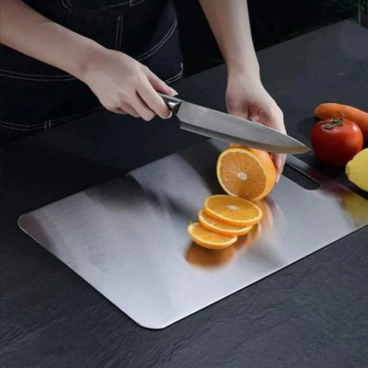 Robuste Schneidebrett aus Titan – Hygienisch und Platzsparend