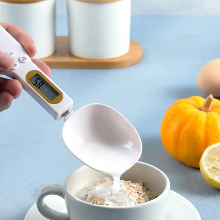 Präzise digitale Küchenwaage mit Löffel für exaktes Kochen