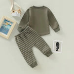 Gemütliches Set für Kleinkinder: Pullover und Streifenhose
