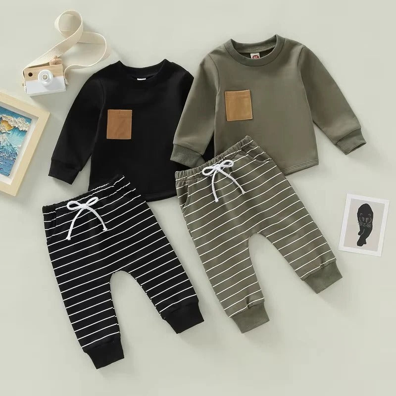 Bequeme Herbstgarderobe für Kleinkinder: Pullover und gestreifte Hose im Set
