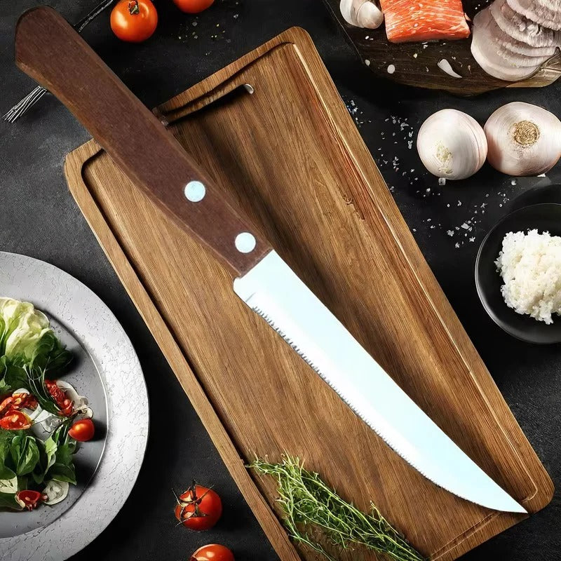 Elegantes Steakmesser-Set mit Holzgriffen und gezahnten Klingen