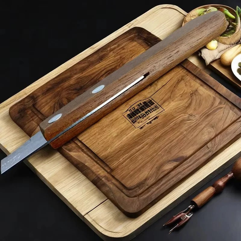 Elegantes Steakmesser-Set mit Holzgriffen und gezahnten Klingen