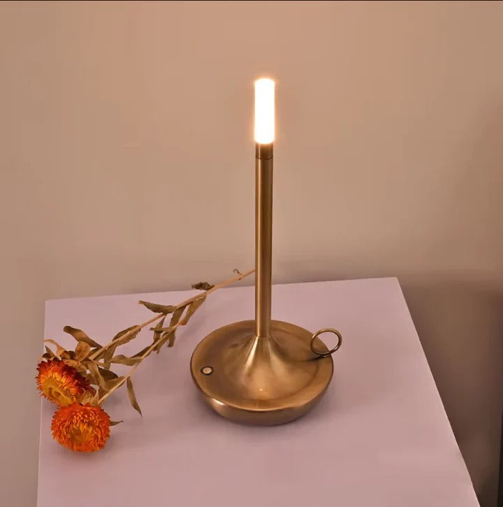 Wiederaufladbare LED Tischlampe mit Touch-Steuerung für Zuhause
