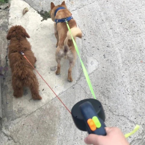 Verstellbare Doppelleine für Hunde mit LED-Licht und Drehmechanismus