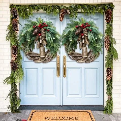 Festliche Weihnachtskranz mit Handgefertigten Blumen und Naturmaterialien