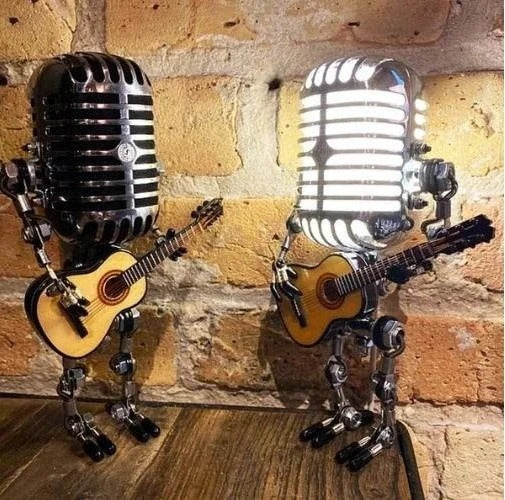 Kreative Tischlampe im Roboterdesign mit Mikrofon und Gitarre