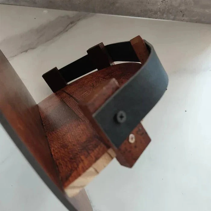 Regalregal aus Wiederverwertetem Holz im Fässer-Design