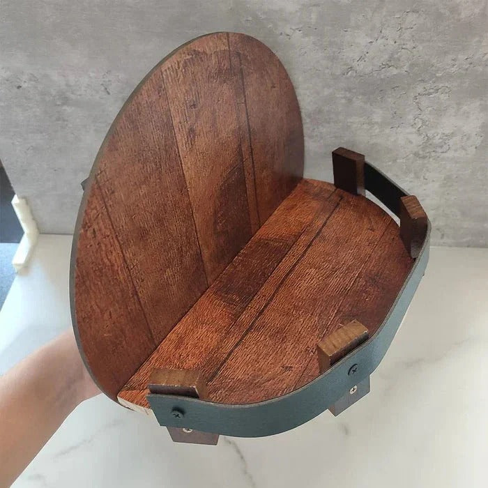 Regalregal aus Wiederverwertetem Holz im Fässer-Design