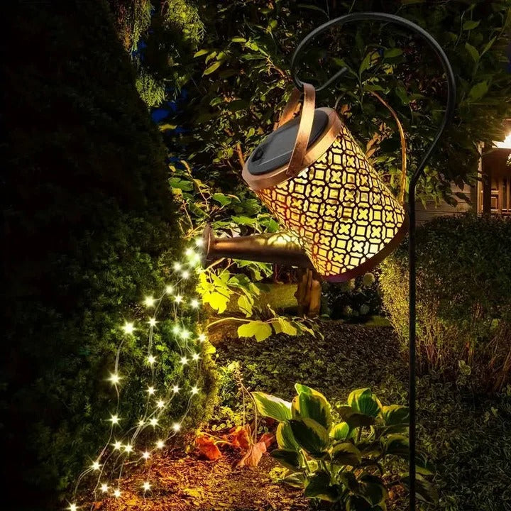 Solarbetriebene Gartenleuchte mit Metallrahmen und LED