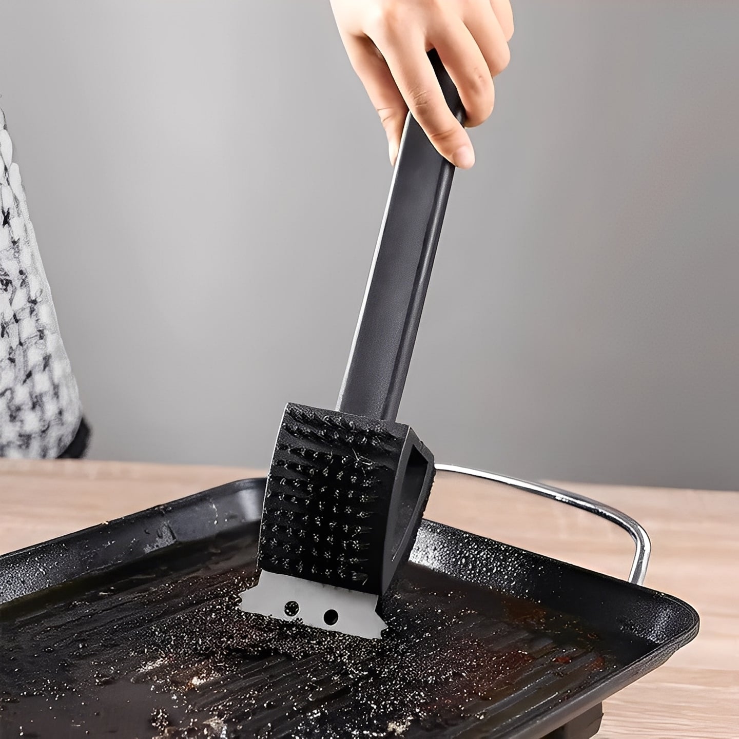 All-in-One Grillreinigungsbürste mit Stahlborsten und Schwamm